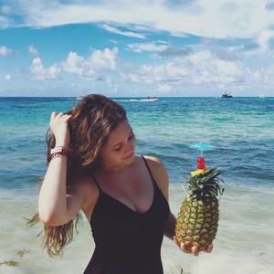 Meet your Posher, Amparo